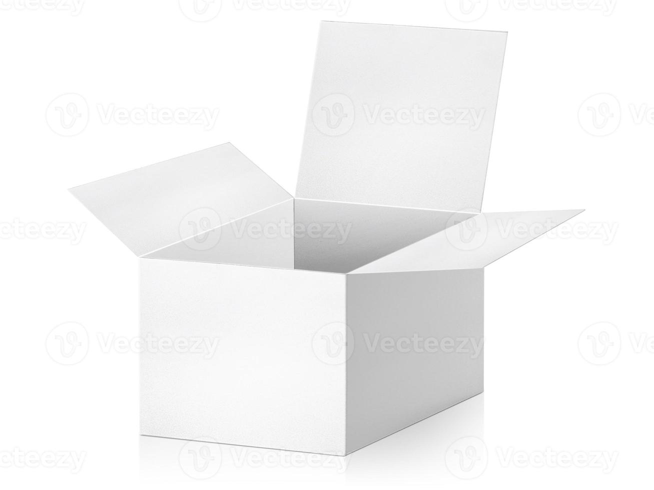 cajas de embalaje en blanco - maqueta abierta, aisladas sobre fondo blanco foto