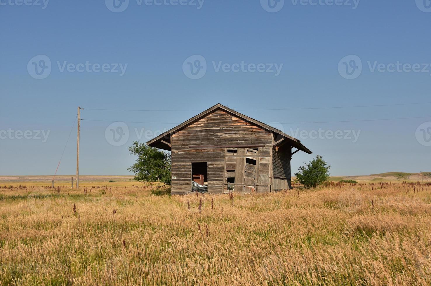 desgastadas estructuras desgastadas en un pueblo fantasma foto