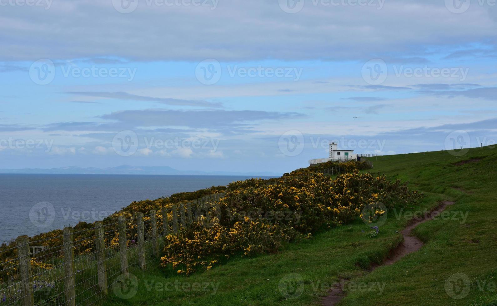 vistas panorámicas de la costa a lo largo de st bees en inglaterra foto