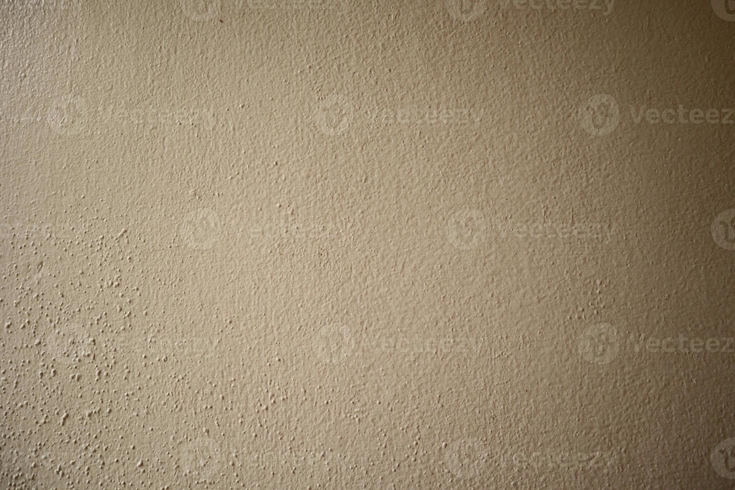 Paint peeling plaster walls because of its use for a long time. Alternatively, use quality color to paint the walls. Must be repaired in order to come back again. photo