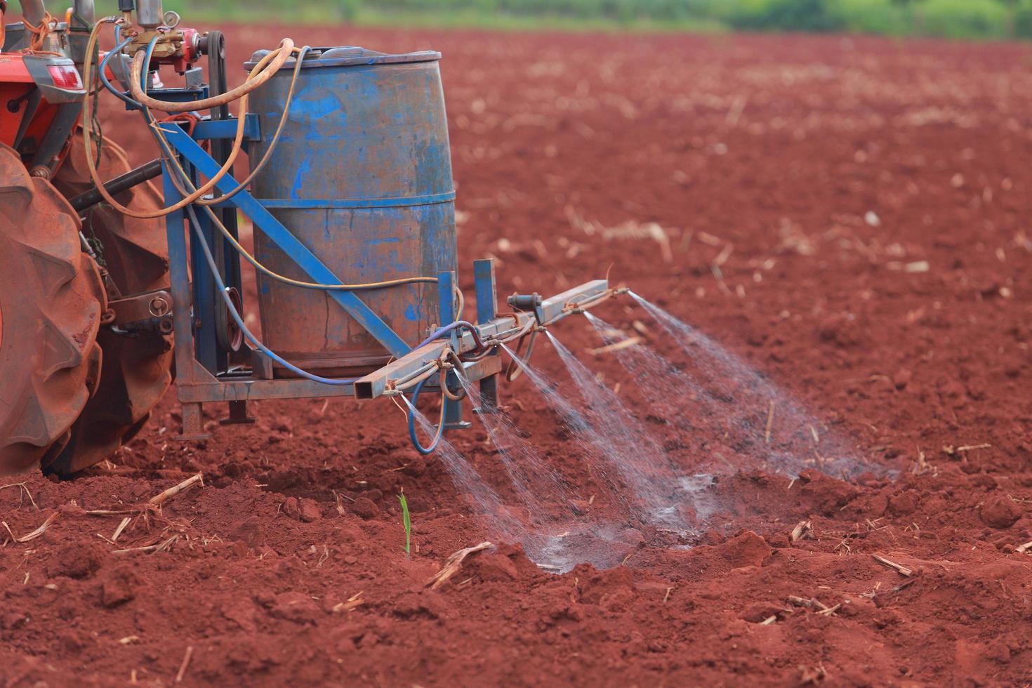 pulverizador de tractor para la agricultura. foto