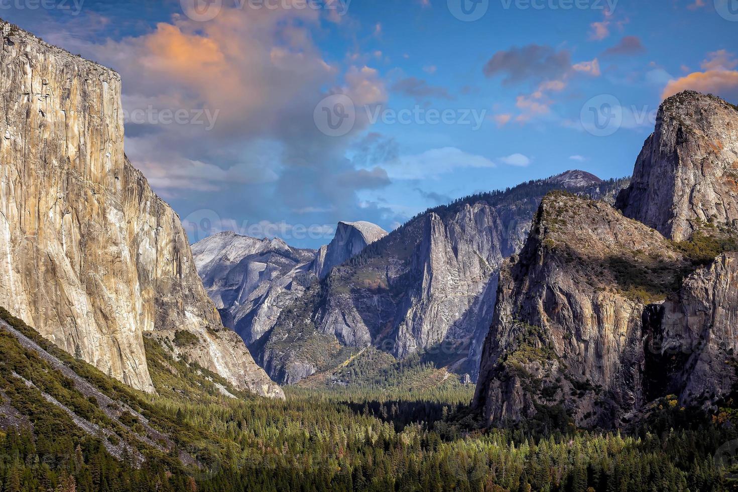 Landscape of Yosemite National Park in USA , au, photo