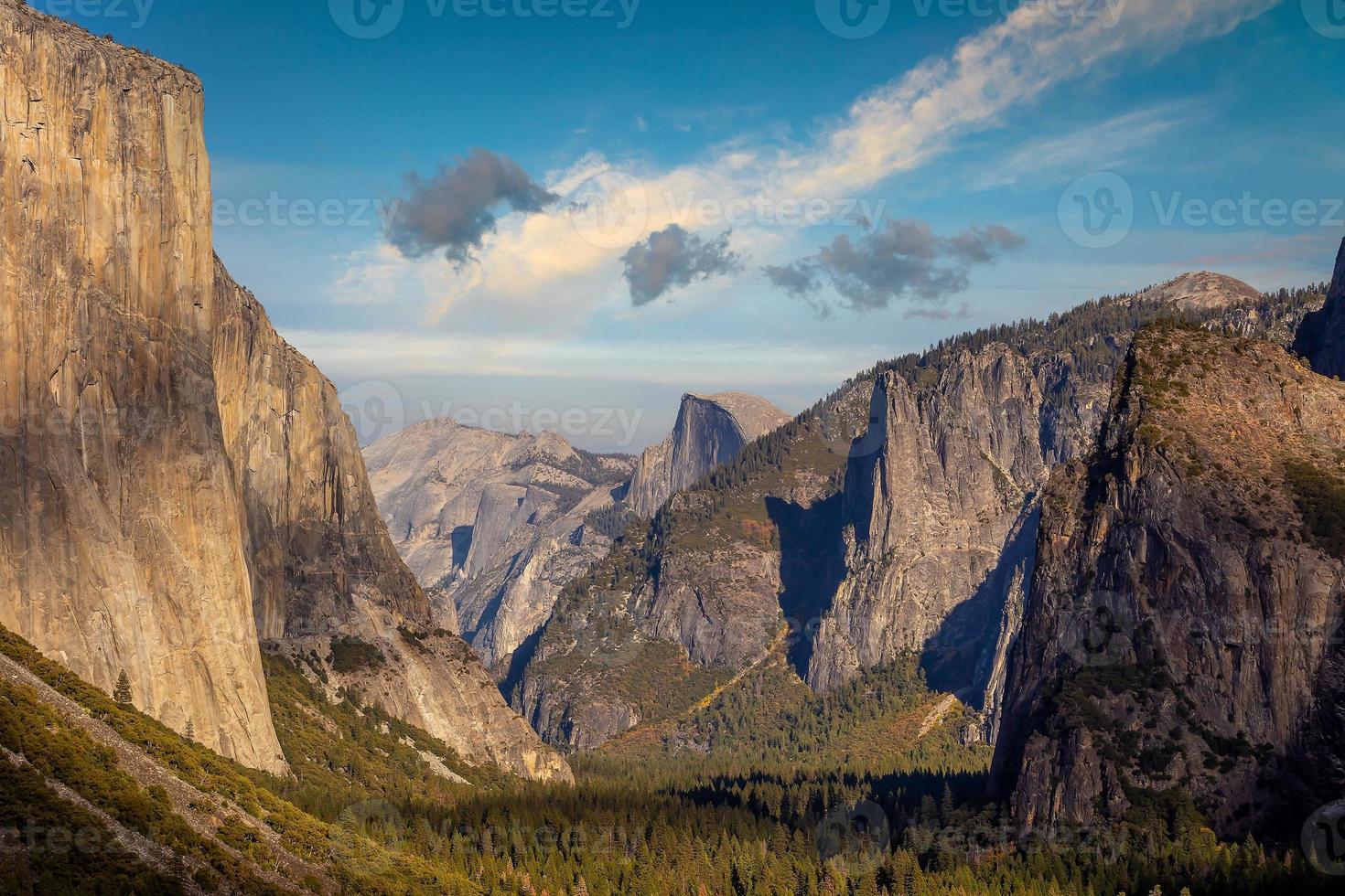 Landscape of Yosemite National Park in USA , au, photo