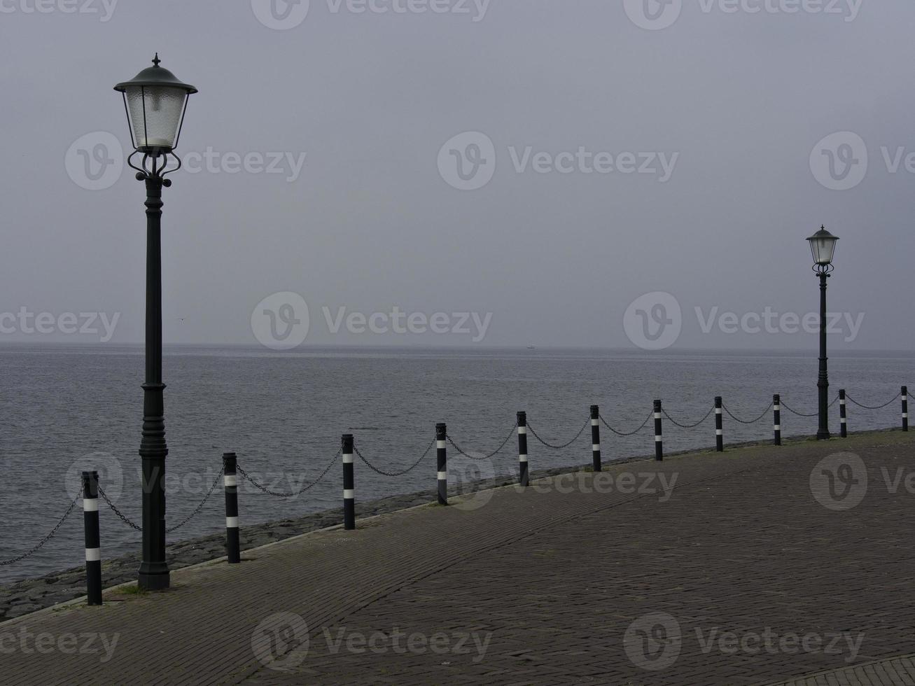 Urk en el ijsselmeer en Holanda foto