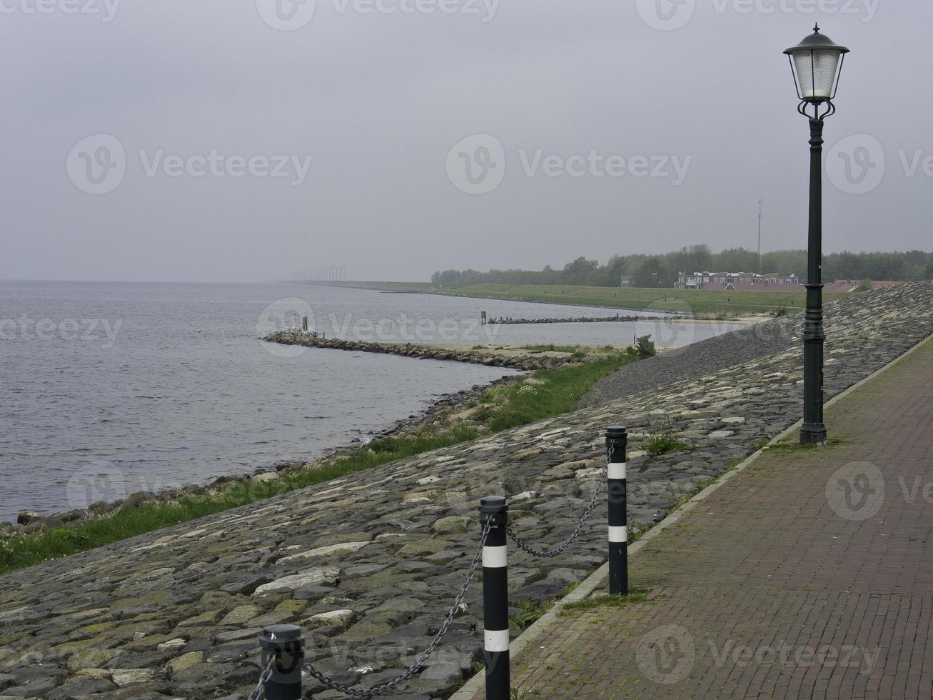 Urk en el ijsselmeer en Holanda foto