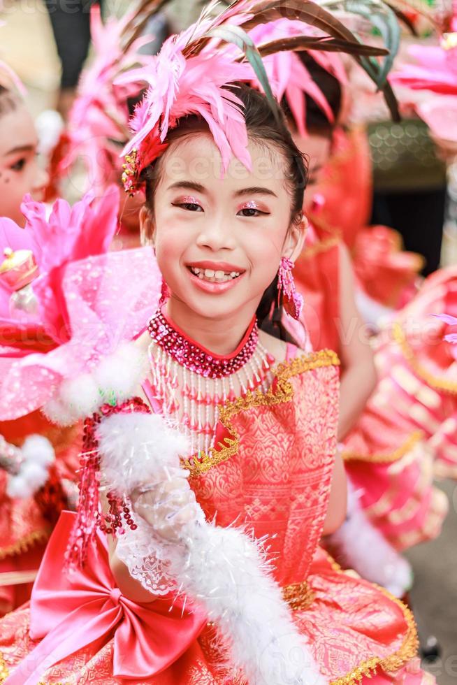 el retrato de una sola sonrisa niño drum mayer desfile de estudiantes foto