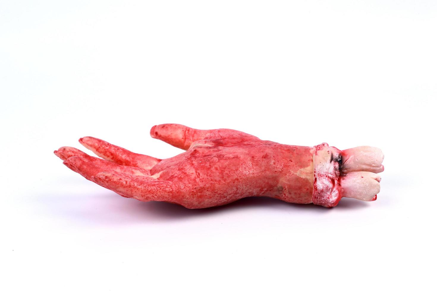 concepto de mano sangrienta halloween foto