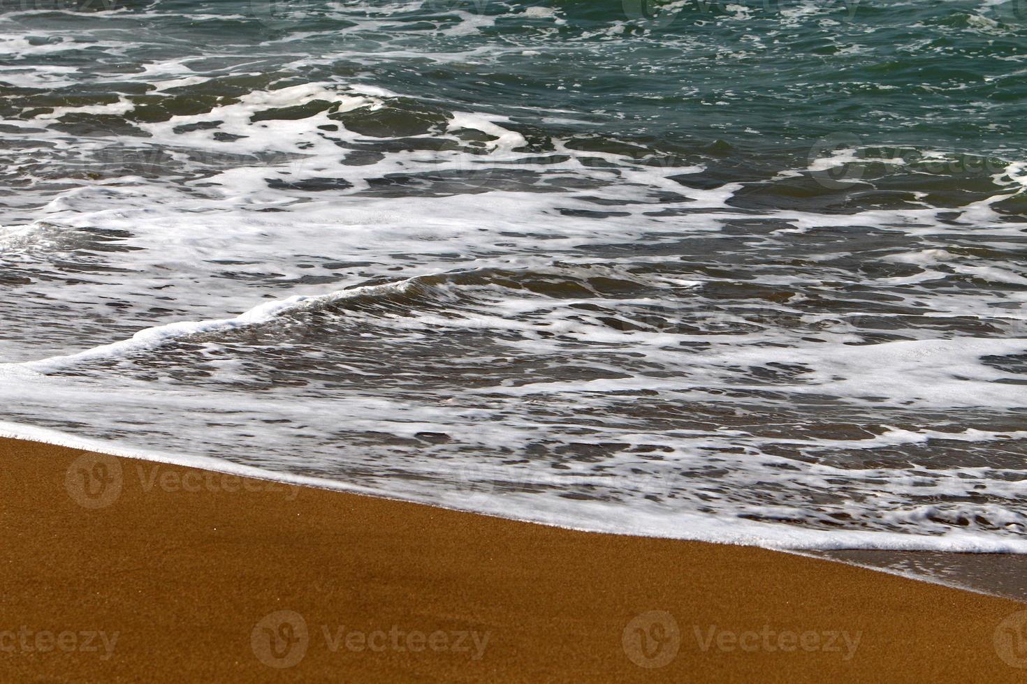 playa de arena en el mar mediterráneo foto