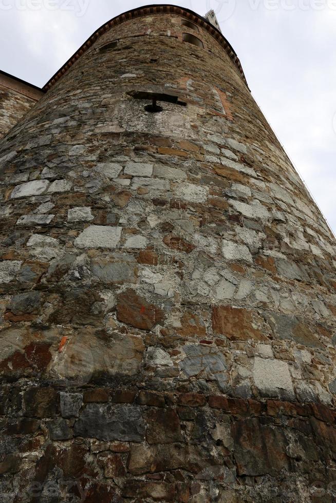 muro de piedra de la antigua fortaleza cruzada foto