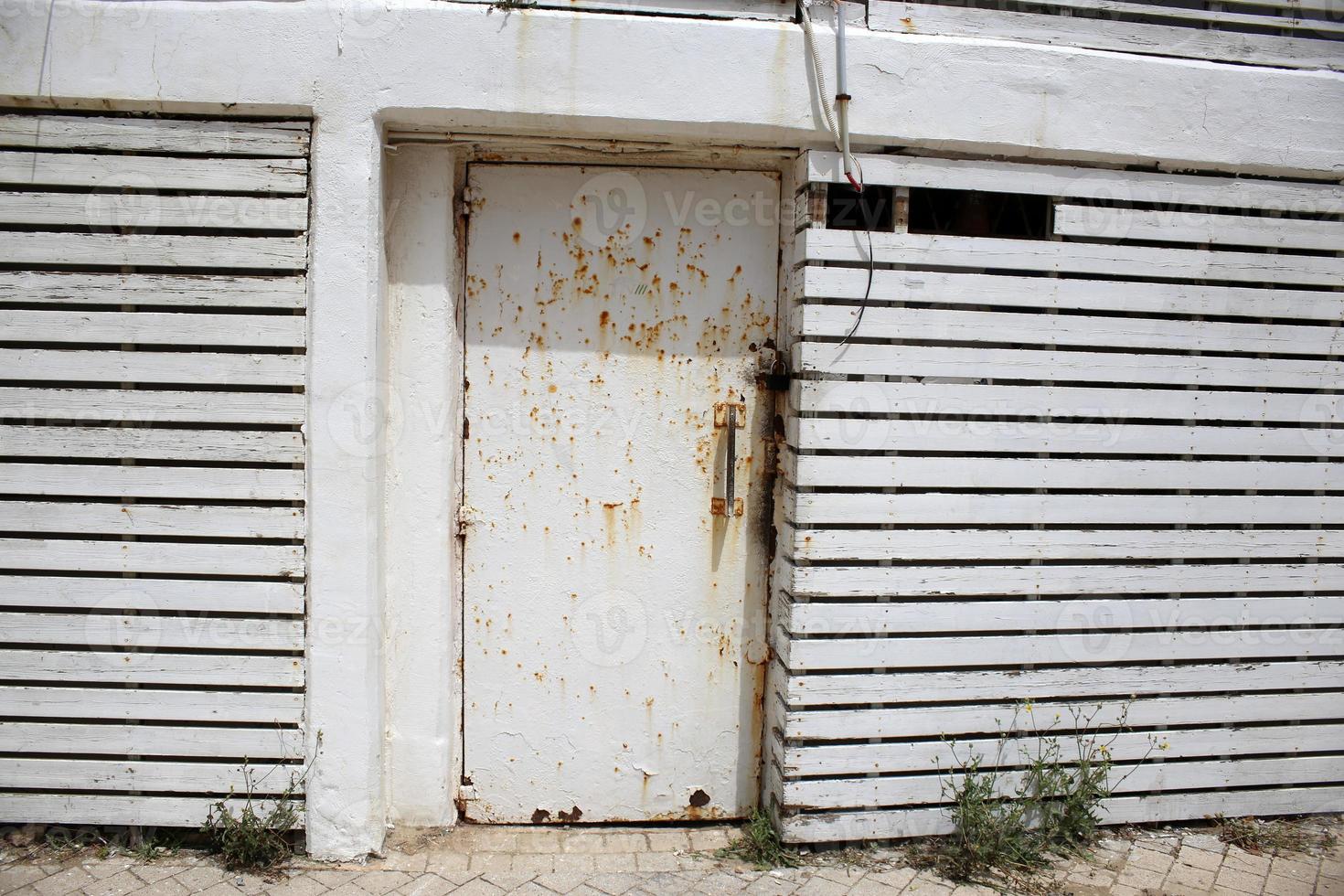 elemento de diseño arquitectónico de puerta para entrar y salir de un edificio foto