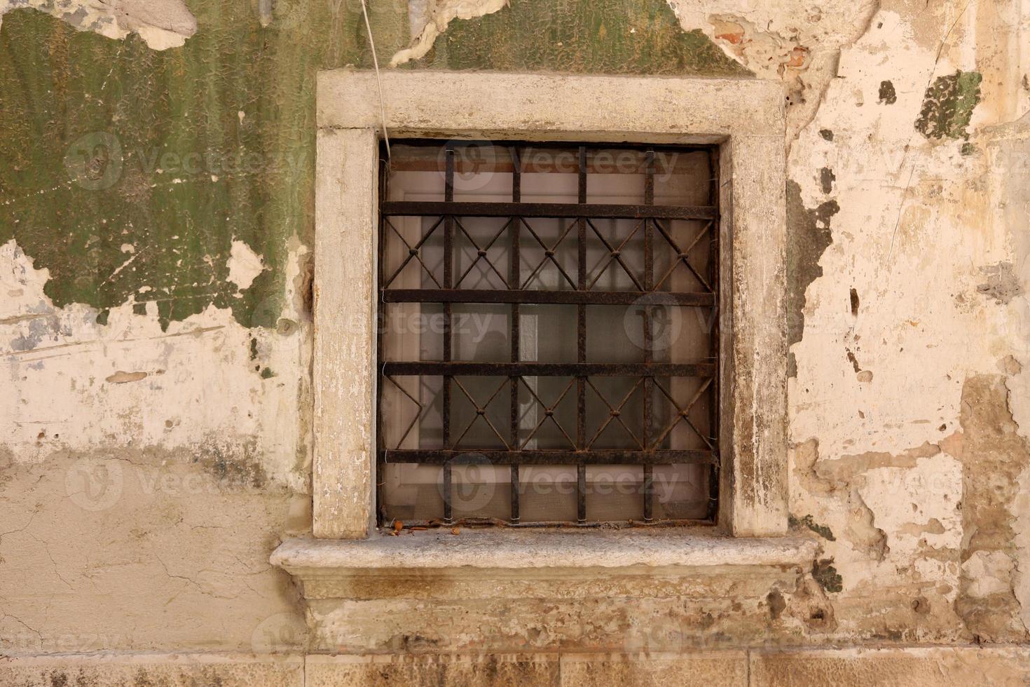 pequeña ventana en la gran ciudad foto