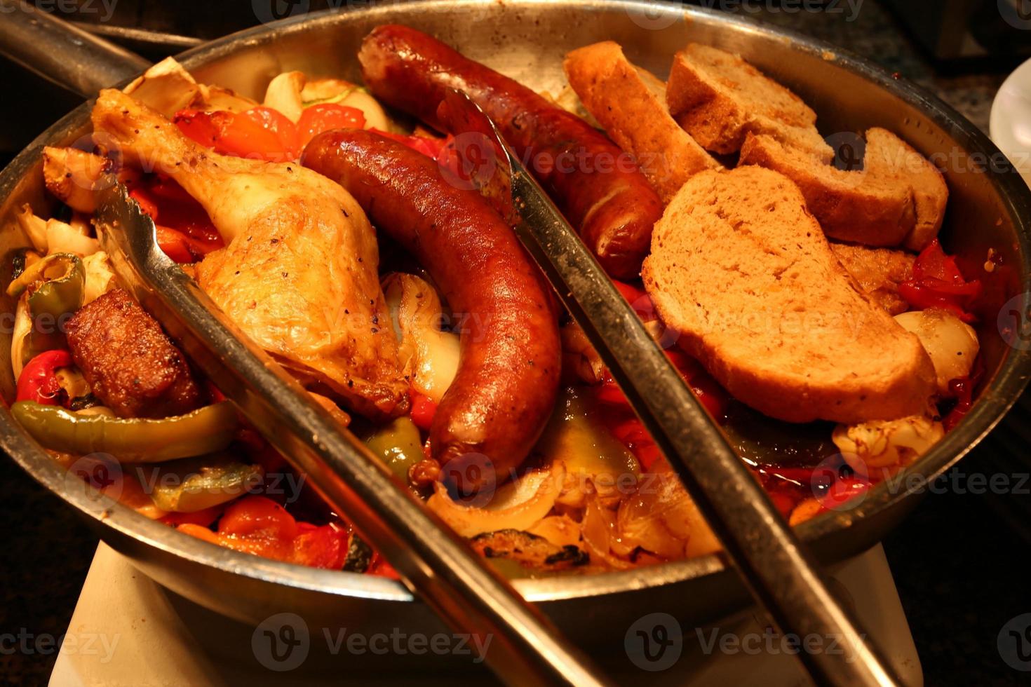 puestos de bocadillos en la mesa del restaurante foto