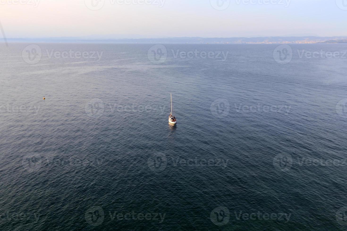 costa mediterránea en el norte de israel foto