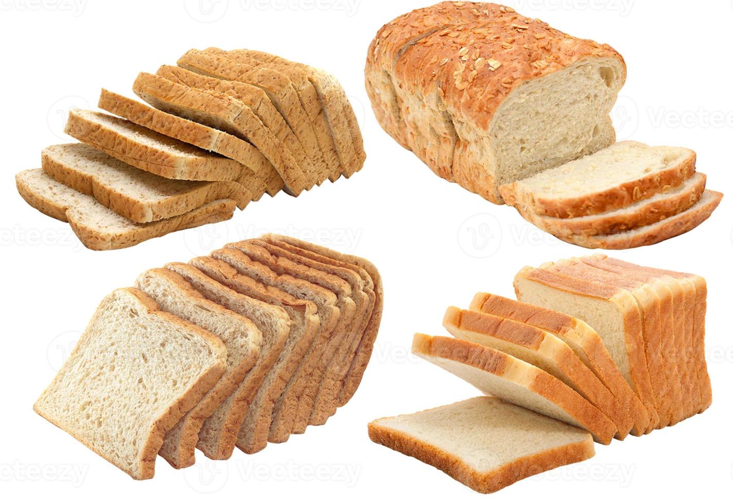 tostadas de pan entero crudo, en rodajas, corte aislado sobre fondo blanco foto