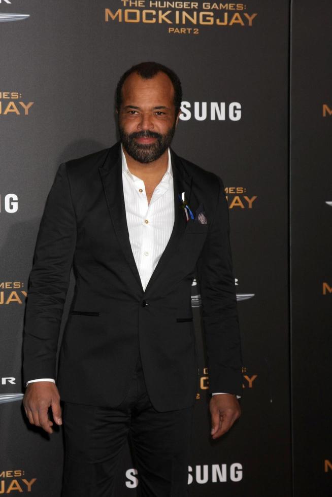 los angeles, 16 de noviembre - jeffrey wright en los juegos del hambre -sinsajo parte 2 la premiere en el microsoft theater el 16 de noviembre de 2015 en los angeles, ca foto