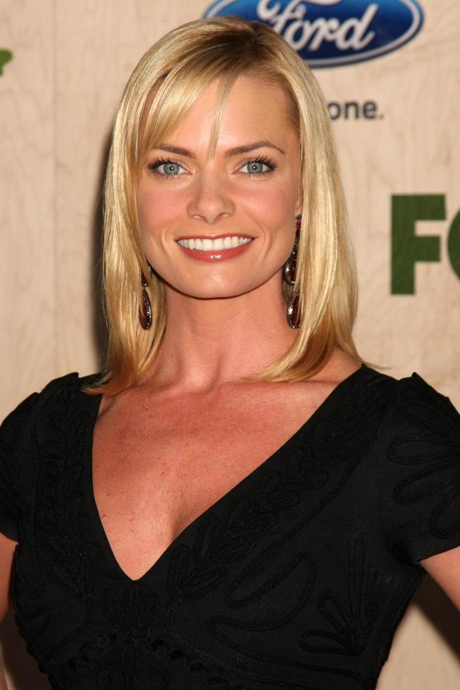 los angeles, sep 12 - jaime pressly llegando a la 7ma fiesta anual de fox fall eco-casino en la encuadernación el 12 de septiembre de 2011 en culver city, ca foto