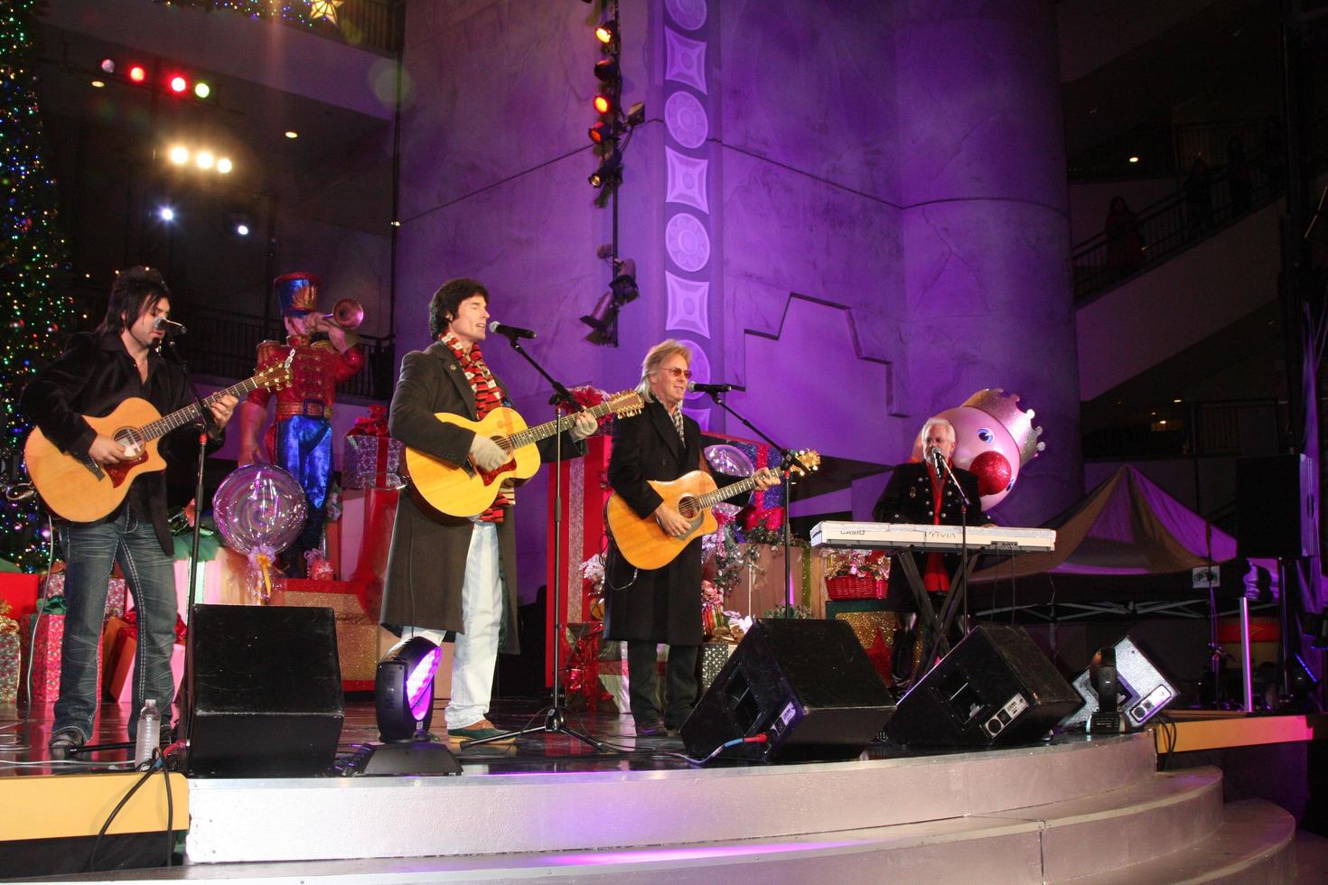 LOS ANGELES, NOV 20 -  Ronn Moss, Peter Beckett, Player at the Hollywood and Highland Tree Lighting Concert 2010 at Hollywood and Highland Center Cour on November 20, 2010 in Los Angeles, CA photo