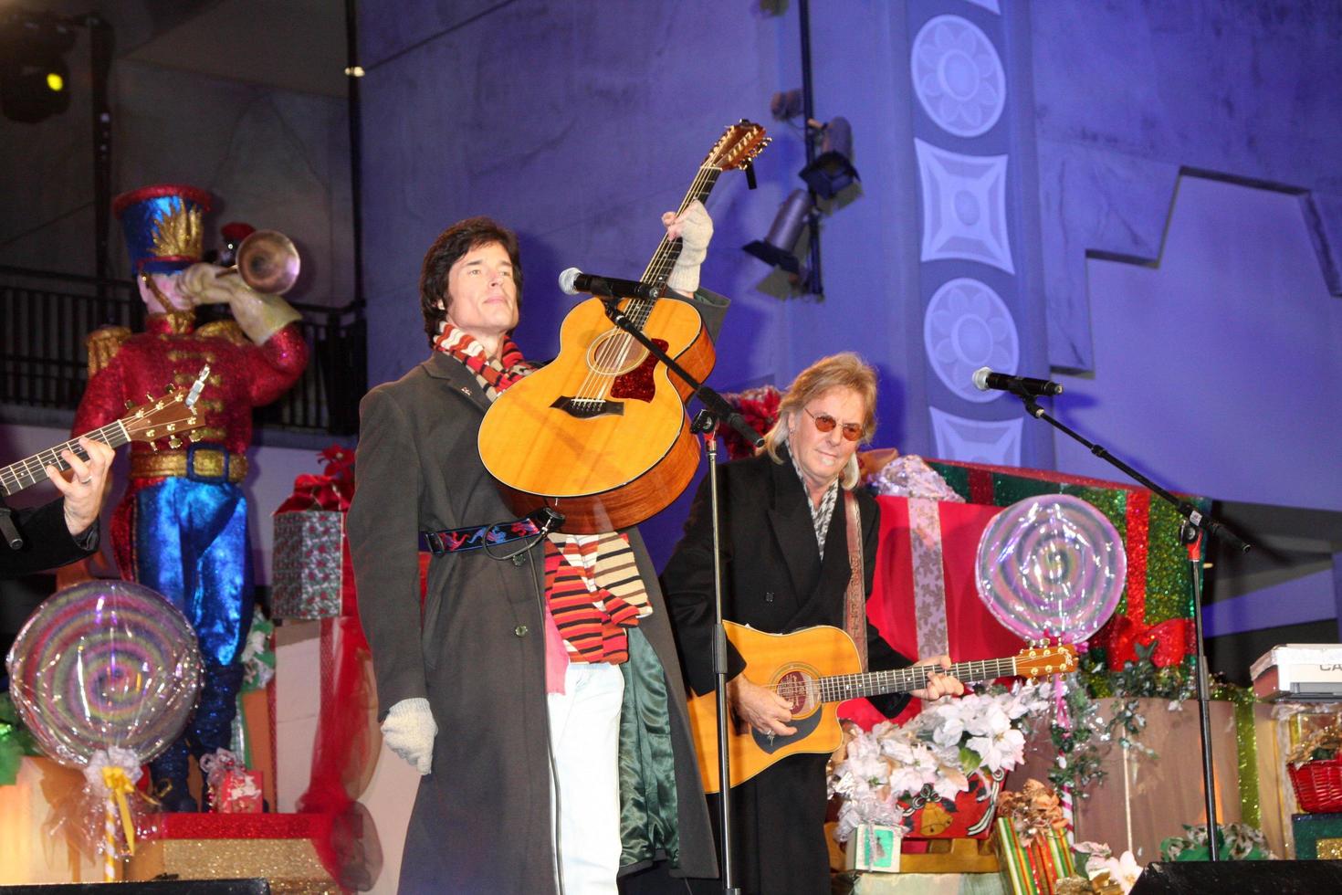 LOS ANGELES, NOV 20 -  Ronn Moss, Peter Beckett, Player at the Hollywood and Highland Tree Lighting Concert 2010 at Hollywood and Highland Center Cour on November 20, 2010 in Los Angeles, CA photo