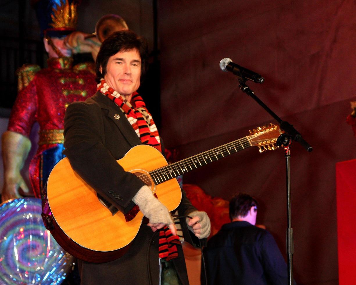 LOS ANGELES, NOV 20 -  Ronn Moss at the Hollywood and Highland Tree Lighting Concert 2010 at Hollywood and Highland Center Cour on November 20, 2010 in Los Angeles, CA photo