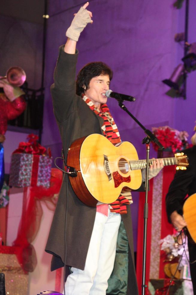 LOS ANGELES, NOV 20 -  Ronn Moss at the Hollywood and Highland Tree Lighting Concert 2010 at Hollywood and Highland Center Cour on November 20, 2010 in Los Angeles, CA photo