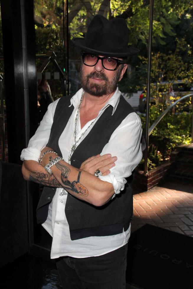 los angeles, 12 de julio - dave stewart en dave stewart - jumpin jack flash y la exposición de fotografía de la rubia suicida en la galería del hotel morrison el 12 de julio de 2013 en west hollywood, ca foto