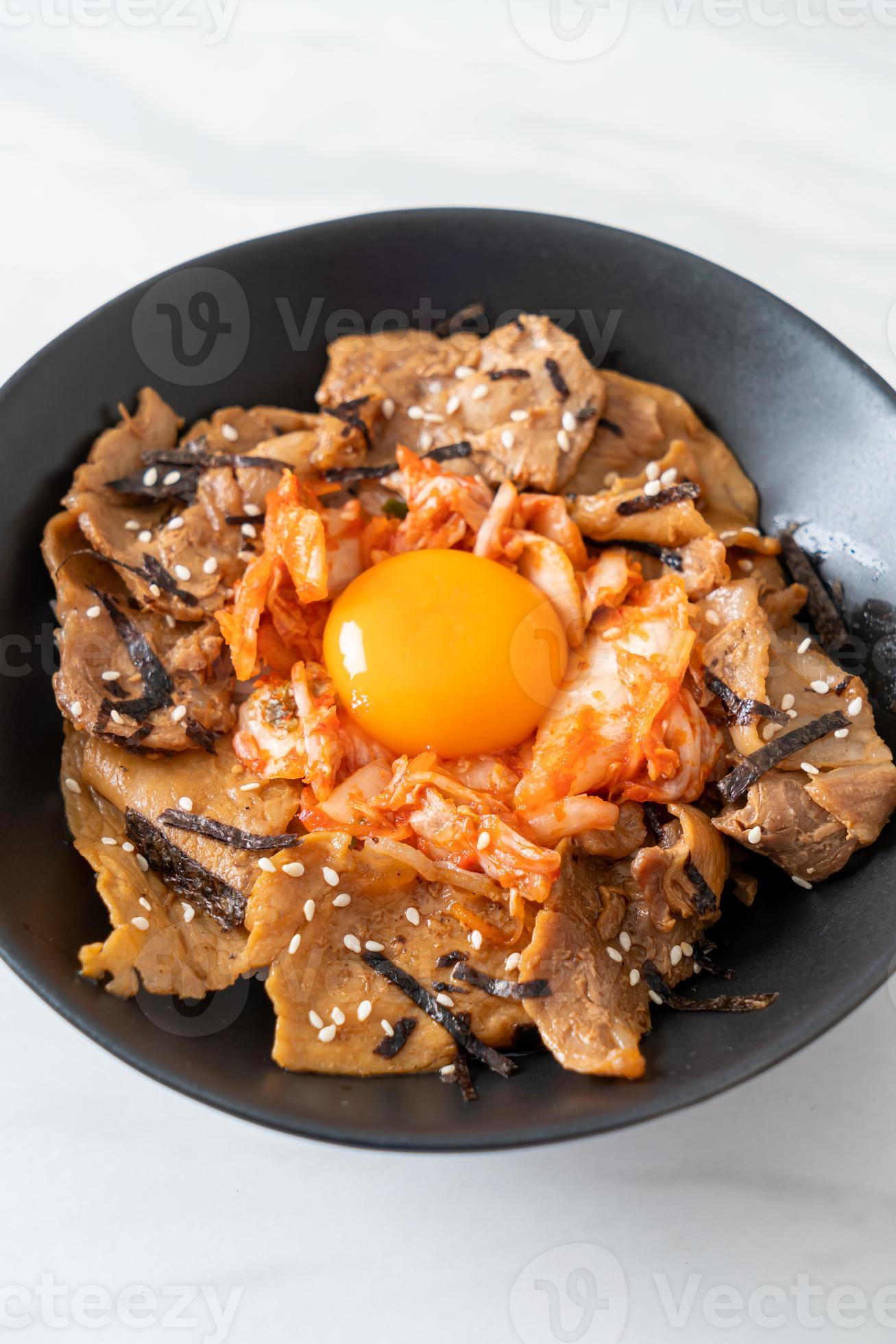 pork bulgogi rice bowl with kimchi and Korean pickled egg 9239983 Stock