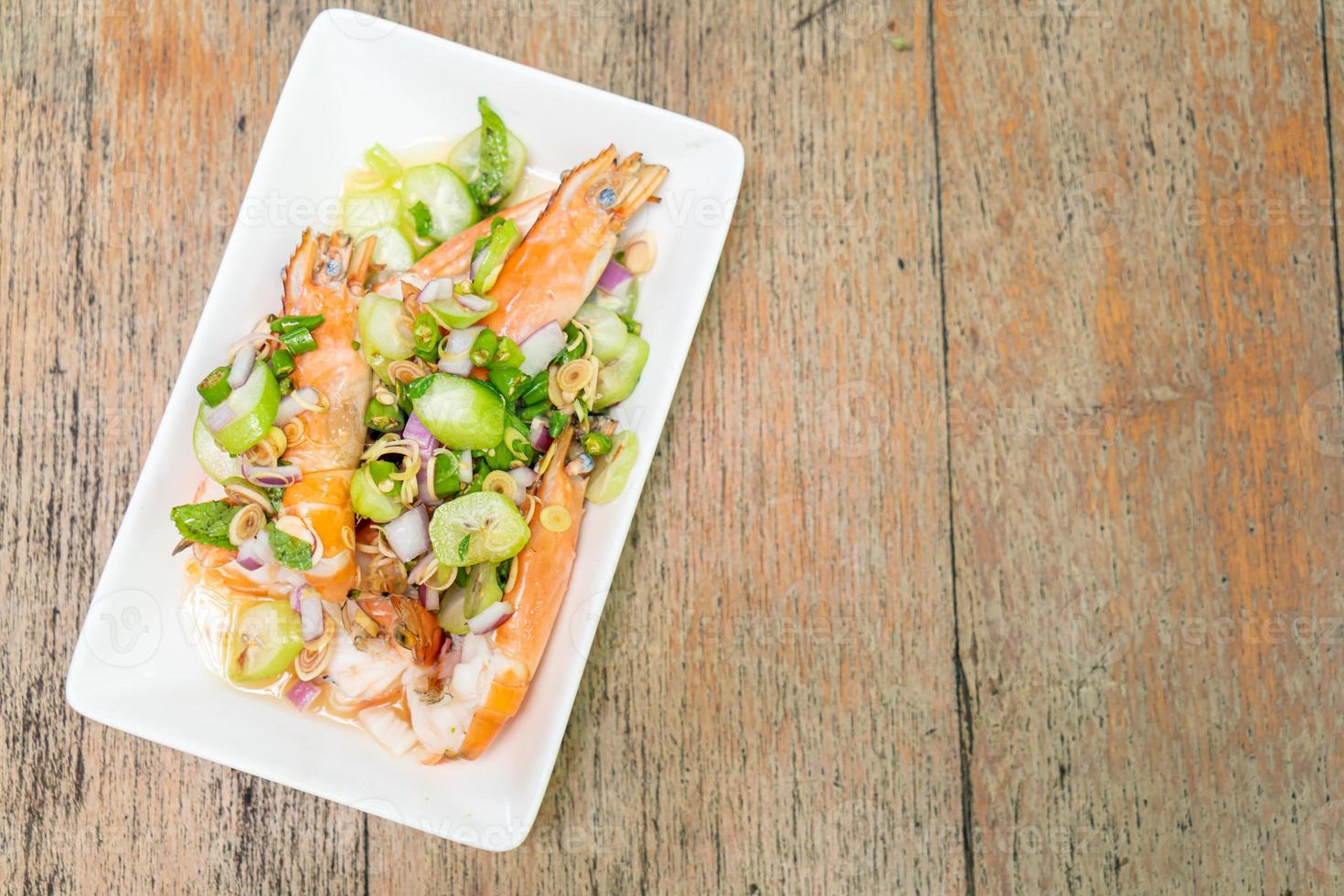 Spicy Grilled Prawn salad with Lemongrass photo