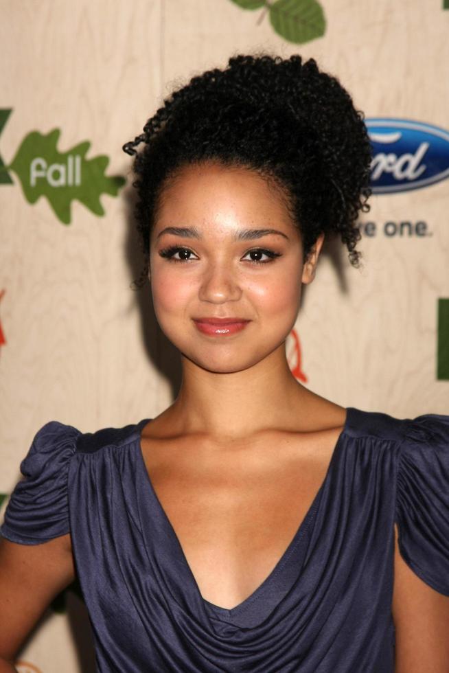 los angeles, sep 12 - aisha dee llegando a la 7ma fiesta anual de fox fall eco-casino en la encuadernación el 12 de septiembre de 2011 en culver city, ca foto