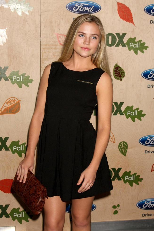 los angeles, sep 12 - maddie hasson llegando a la 7ma fiesta anual de fox fall eco-casino en la encuadernación el 12 de septiembre de 2011 en culver city, ca foto