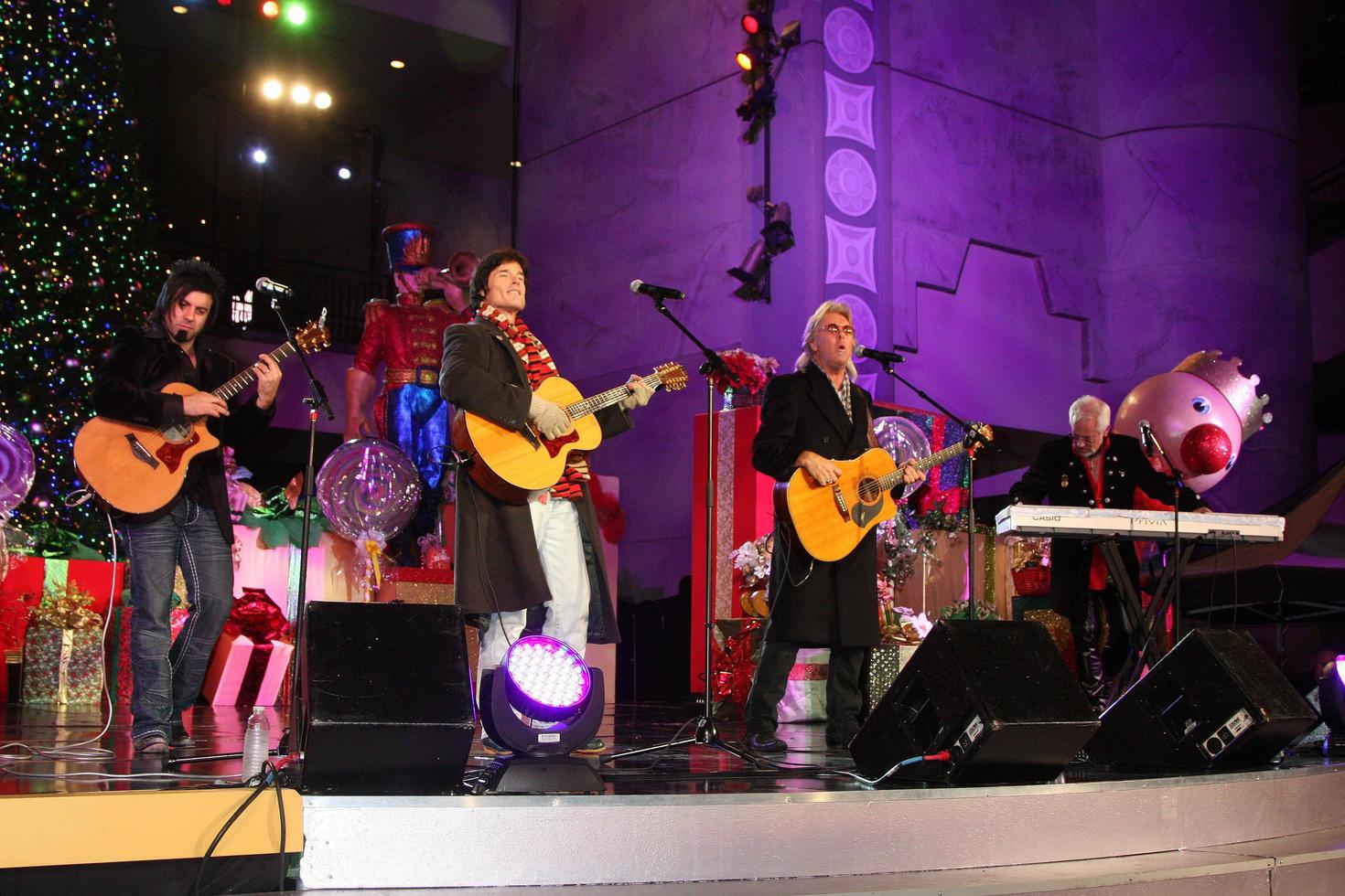 LOS ANGELES, NOV 20 -  Ronn Moss, Peter Beckett, Player at the Hollywood and Highland Tree Lighting Concert 2010 at Hollywood and Highland Center Cour on November 20, 2010 in Los Angeles, CA photo