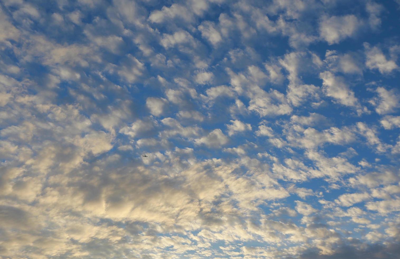 blue sky with cloud closeup photo