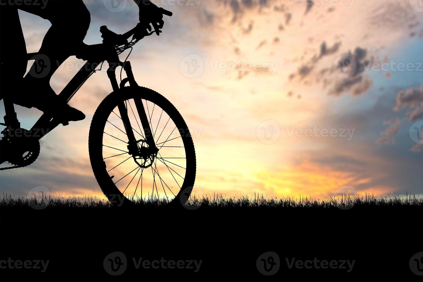 Silhouettes of mountain bikes and cyclists in the evening happily. Travel and fitness concept.  Silhouette of cyclists touring in the evening bicycle touring concept photo