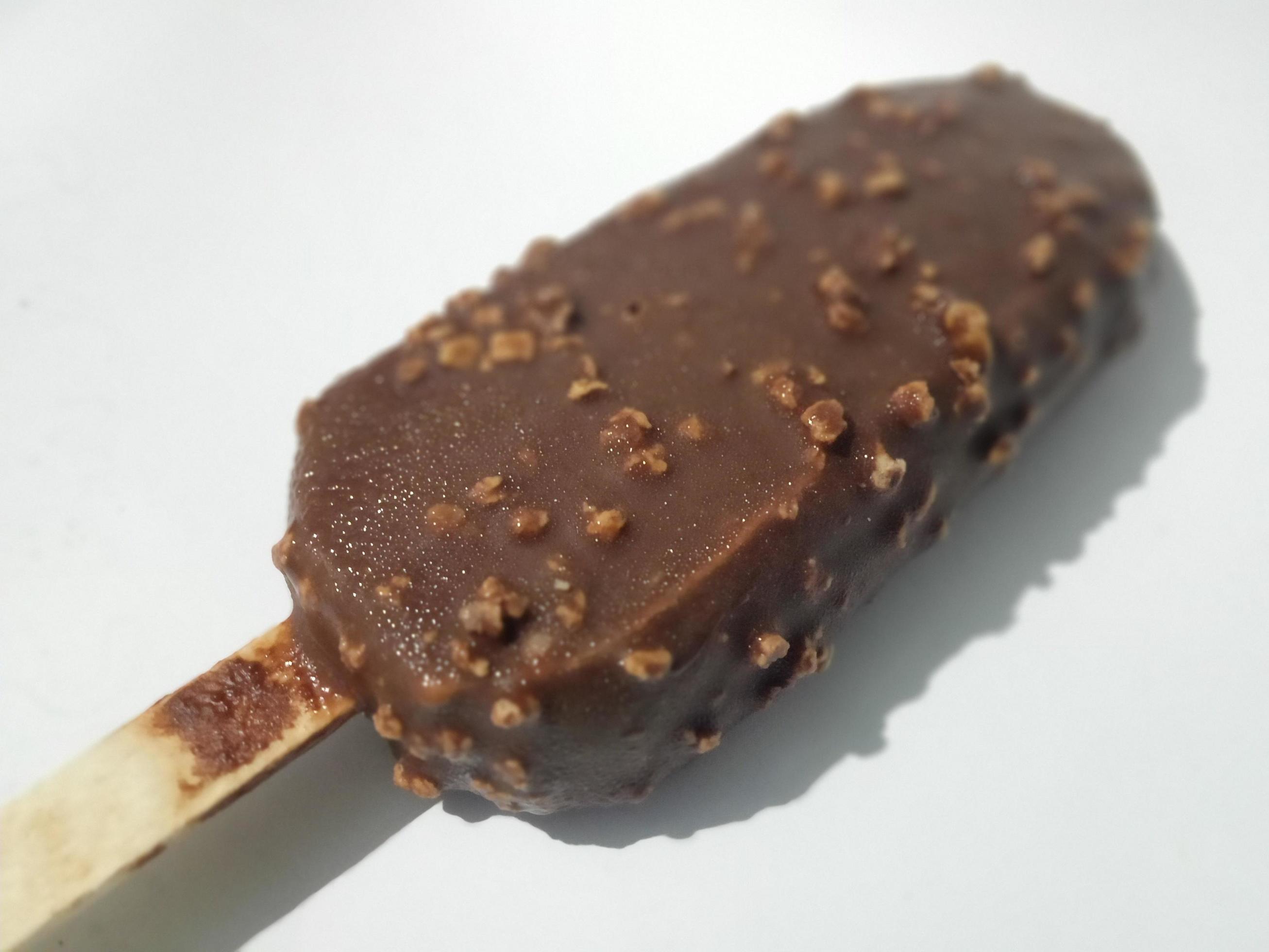 Chocolate ice cream sticks topped with nut crumbs. Plain white