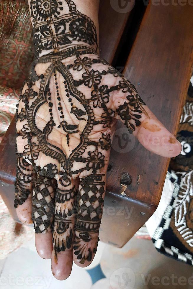 diseño mehandi en la palma foto