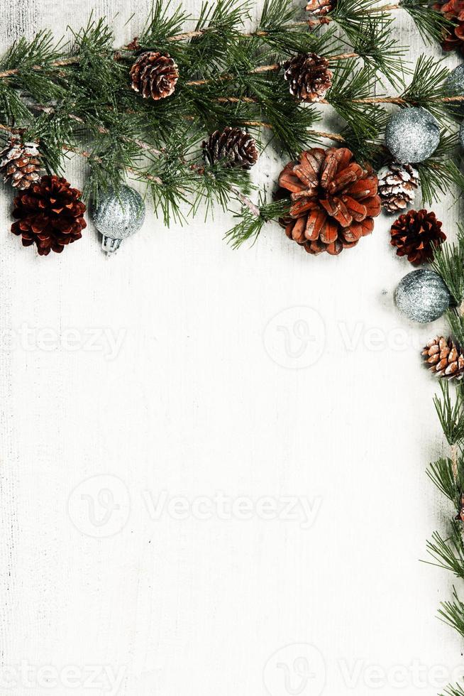 fondo original del árbol de navidad. feliz tarjeta de felicitación del árbol de navidad. feliz año nuevo 2023 foto