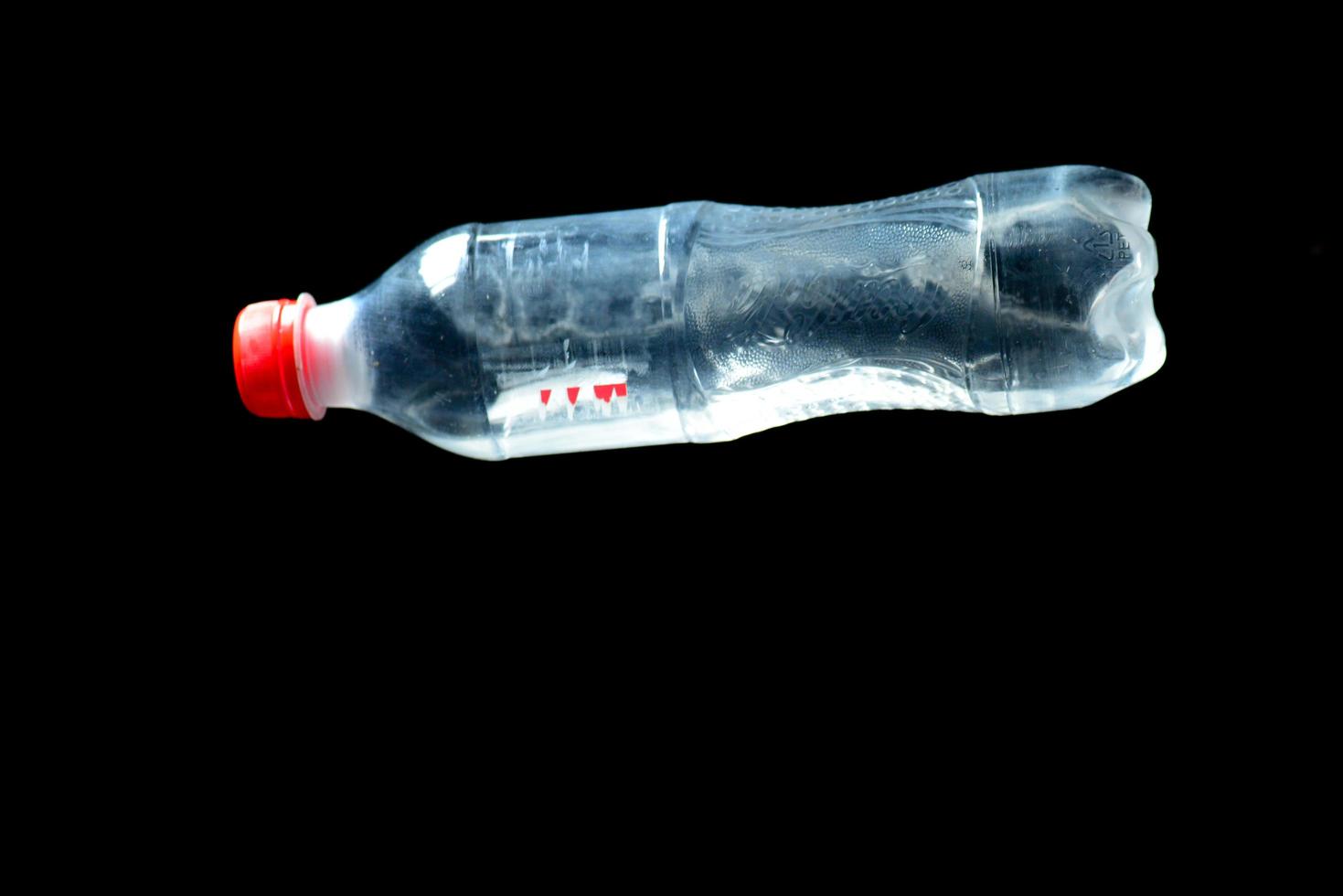 concepto de residuos plásticos y contaminación por residuos plásticos. foto