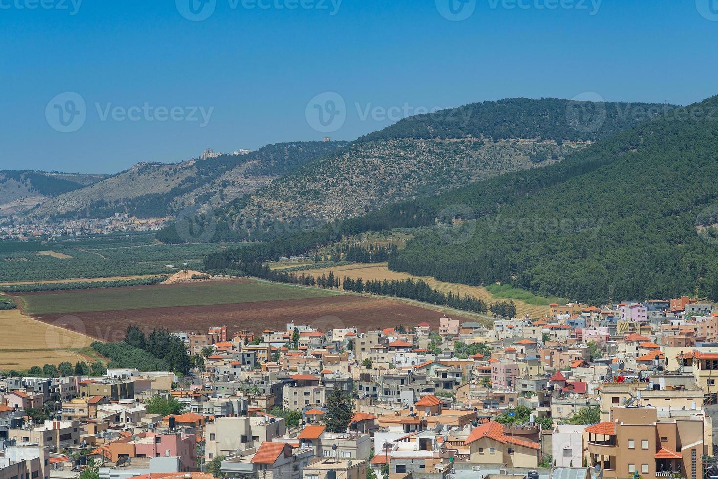 pueblo de galilea bajo el monte tabor foto