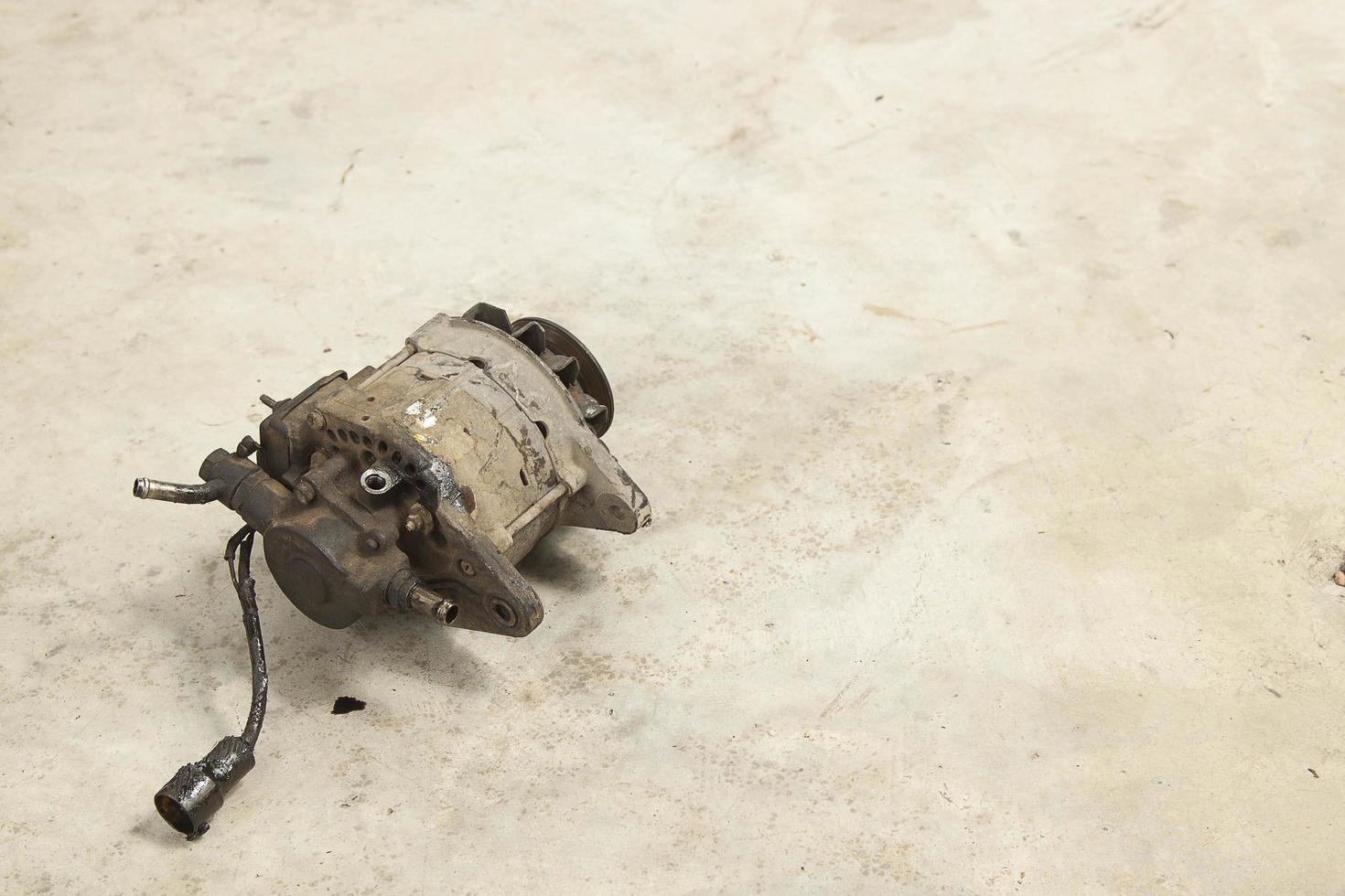 Repairing the generator and the old dynamo for reuse, using copper wires as components, by the technicians who specialize in the repair shop, especially the dynamo. photo