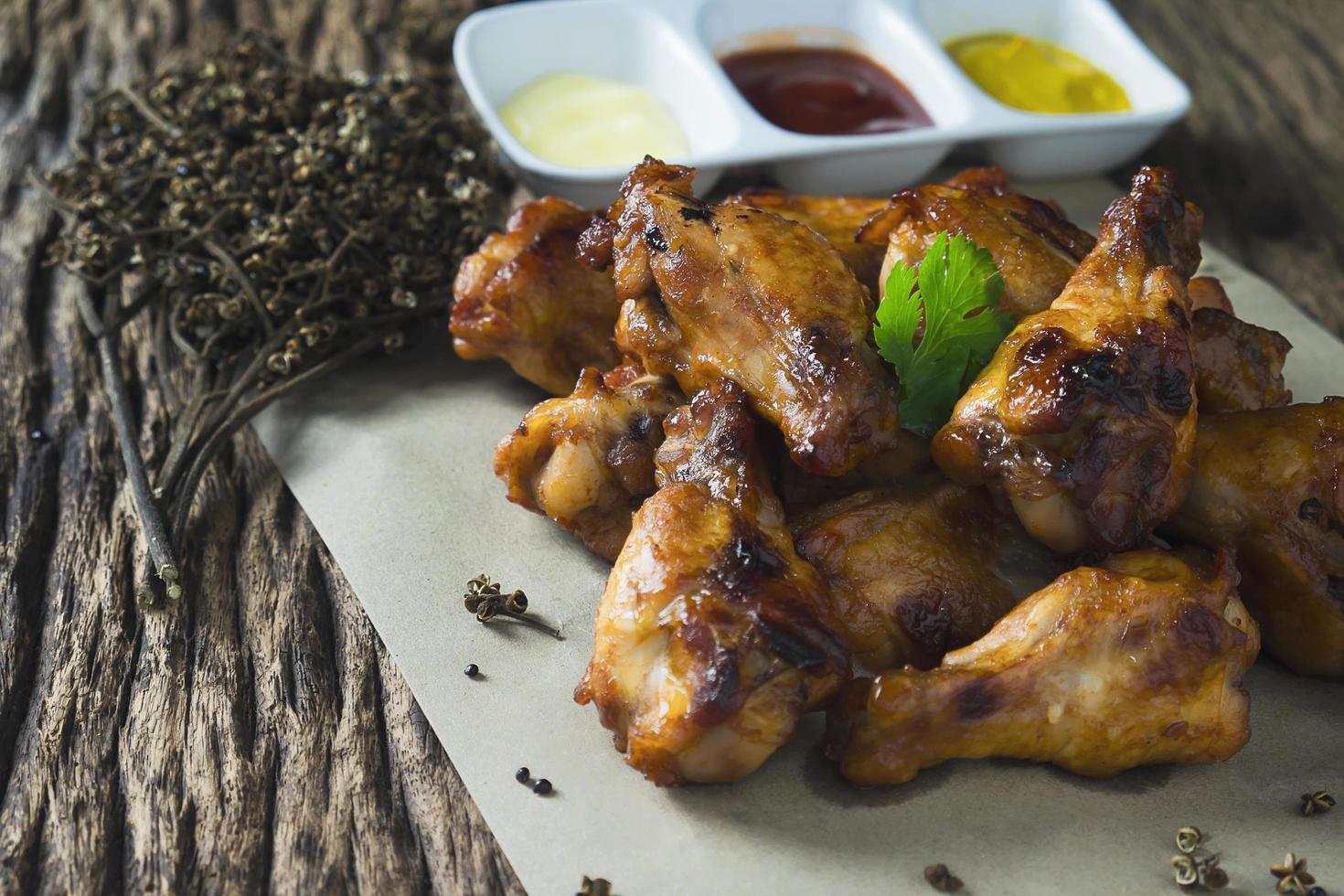 Oven roasted chicken wings photo