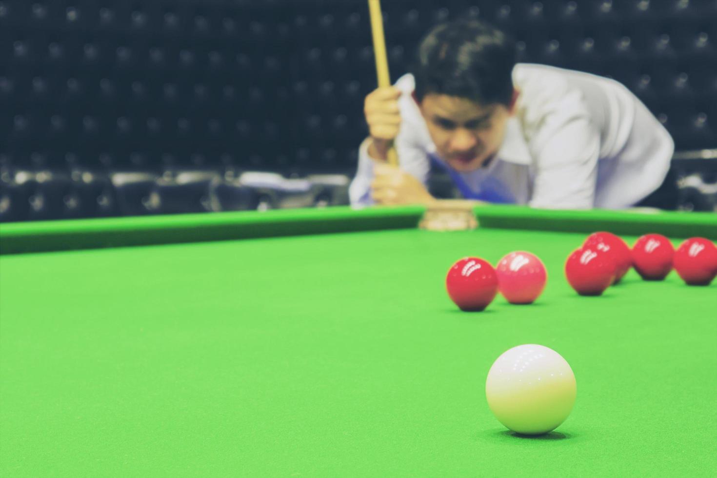 Man playing snooker photo