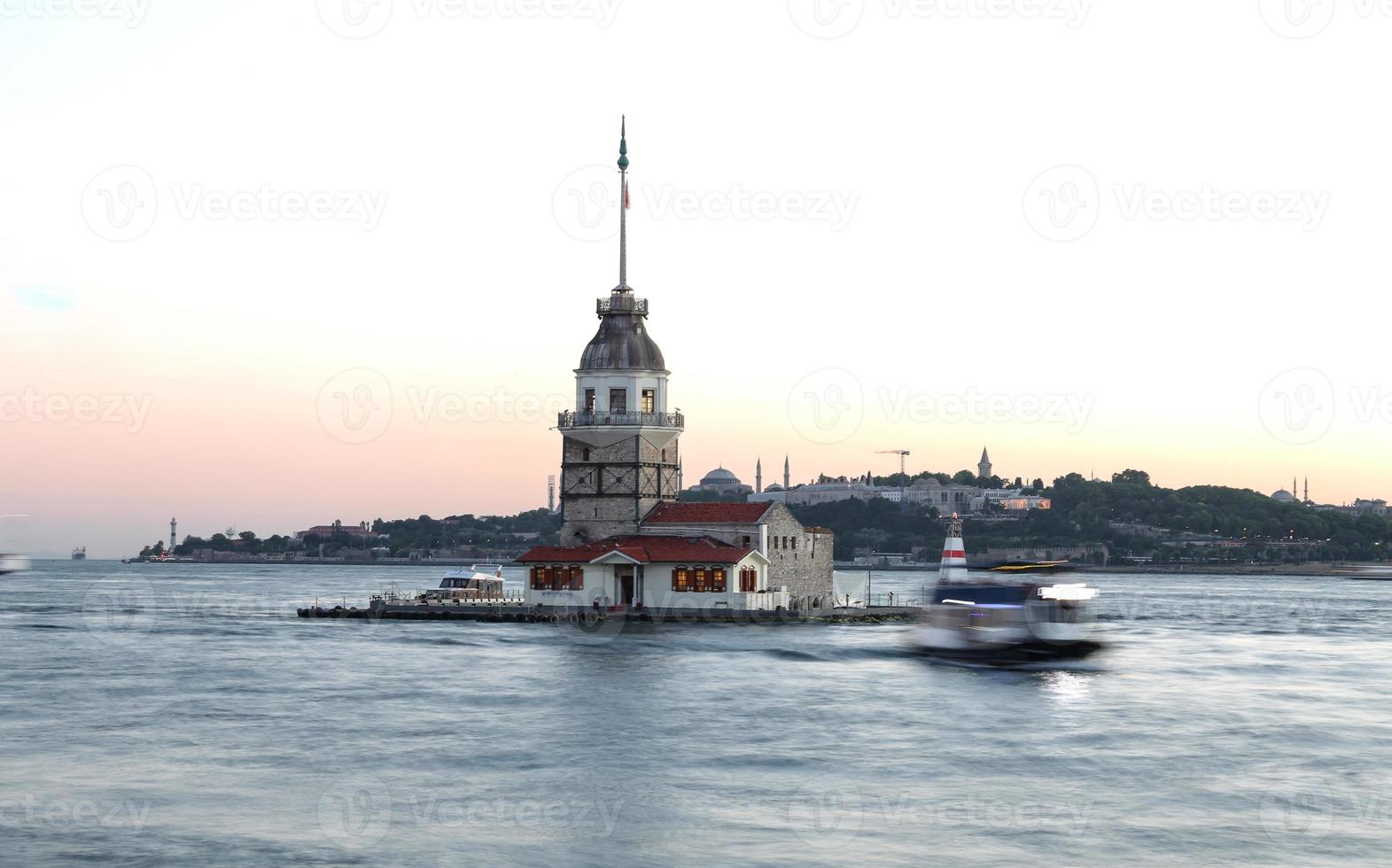 Maidens Tower in Istanbul, Turkey photo