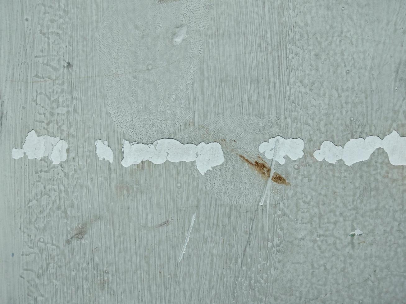 The white surface of the wall of the house peels off after using it for a long time, giving a new, old feeling photo
