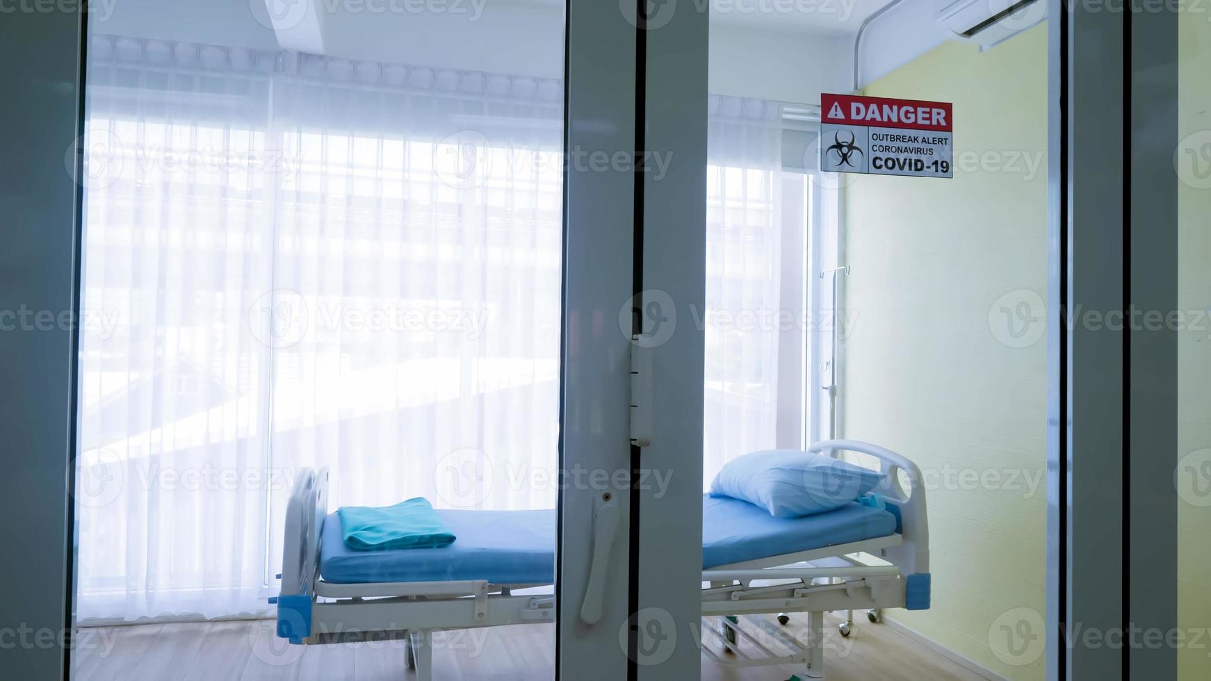 dormitorio para cuarentena para pacientes infectados con el virus covid 19 en el hospital. foto