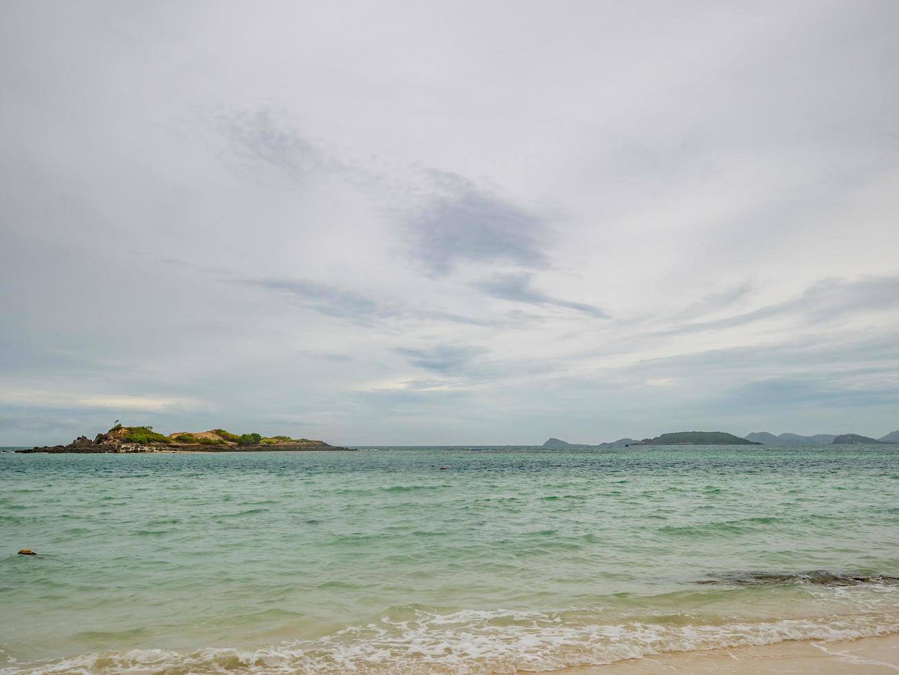 Tropical Idyllic ocean Blue sky and beautiful Beach and sea foam in vacation time,Holiday on the beach,Samae San Island thailand.Summer concept. photo