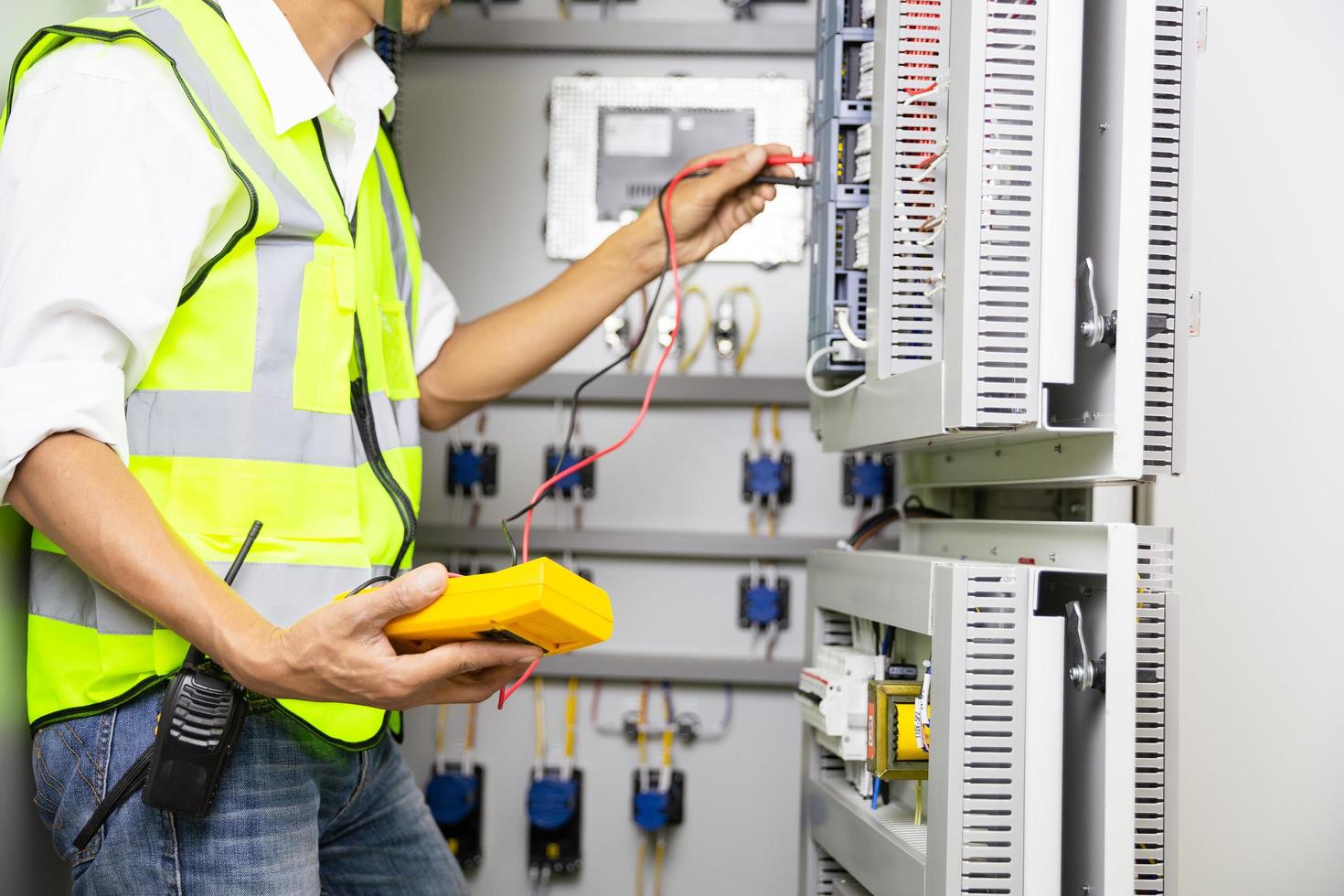 hombre de ingeniería eléctrica foto