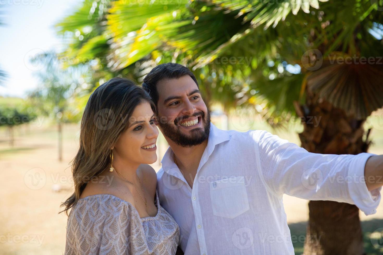 pareja en un parque foto