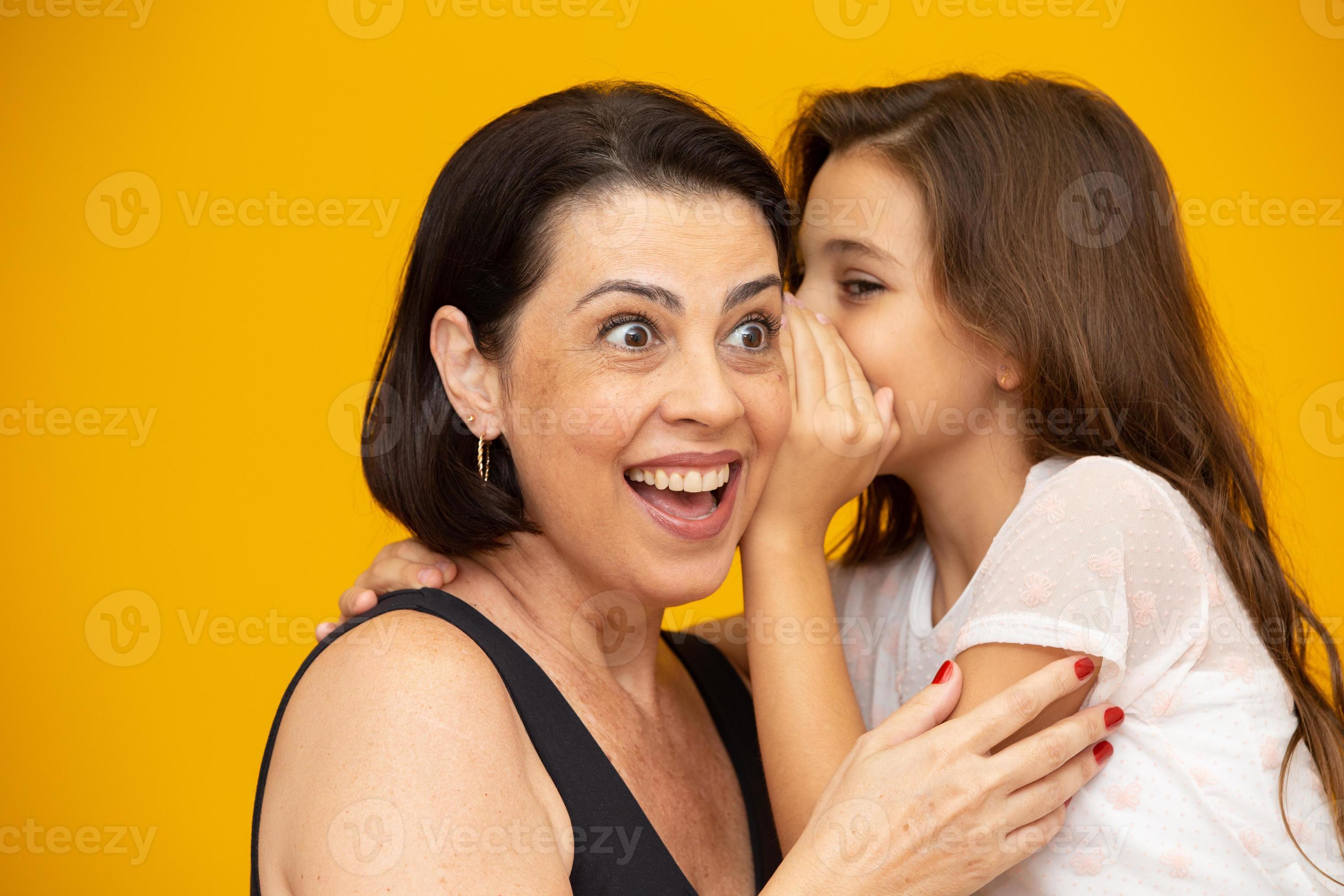 Mom Share Hotel Room - qtsvlkc