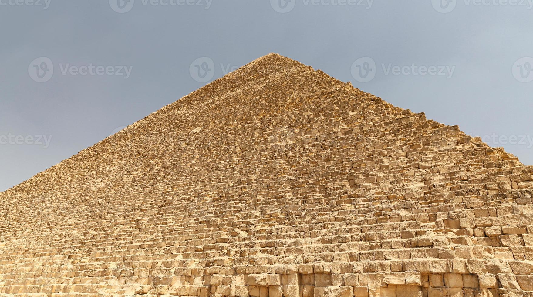 gran pirámide de giza en el complejo de pirámides de giza, el cairo, egipto foto