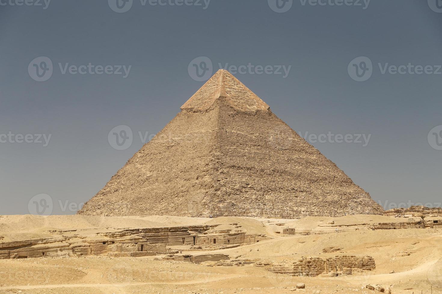 pirámide de khafre en el complejo de pirámides de giza, el cairo, egipto foto