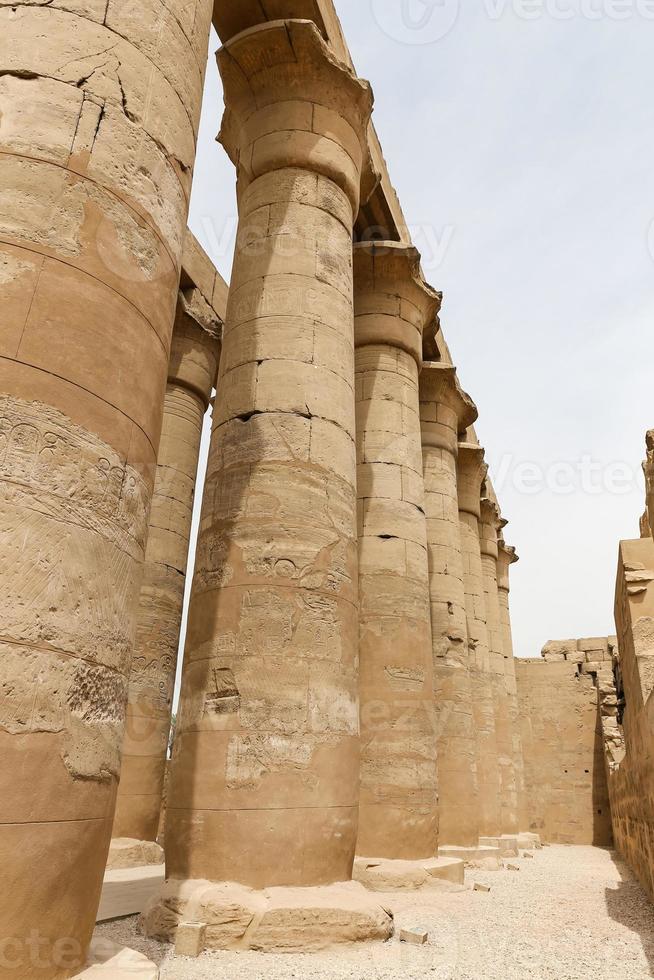 columnas en el templo de luxor, luxor, egipto foto